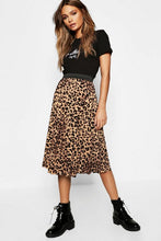 Load image into Gallery viewer, Leopard Print Pleated Midi Skirt
