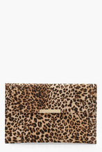 Load image into Gallery viewer, Leopard Envelope Clutch Bag
