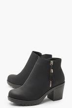 Load image into Gallery viewer, Wide Fit Zip Side Chunky Heel Chelsea Boots
