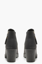 Load image into Gallery viewer, Wide Fit Zip Side Chunky Heel Chelsea Boots
