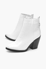 Load image into Gallery viewer, Croc Block Heel Pointed Toe Western Boots
