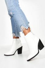 Load image into Gallery viewer, Croc Block Heel Pointed Toe Western Boots
