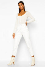 Load image into Gallery viewer, High Rise Contrast Stitch Mom Jean
