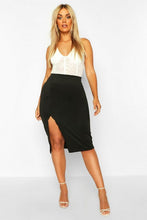 Load image into Gallery viewer, Plus Scuba Scallop Split Midi Skirt
