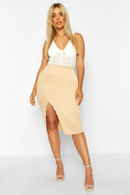 Load image into Gallery viewer, Plus Scuba Scallop Split Midi Skirt
