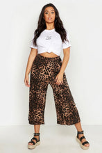 Load image into Gallery viewer, Plus Leopard Print Wide Leg Culotte
