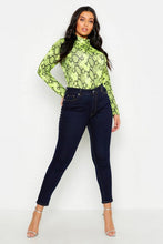 Load image into Gallery viewer, Plus Mid Rise Butt Shaper Skinny Jeans
