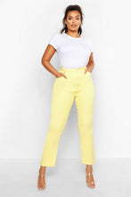 Load image into Gallery viewer, Plus Lemon Twill Mom Jean
