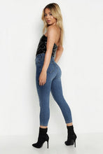 Load image into Gallery viewer, Petite Skinny Bum Shaper Jeans
